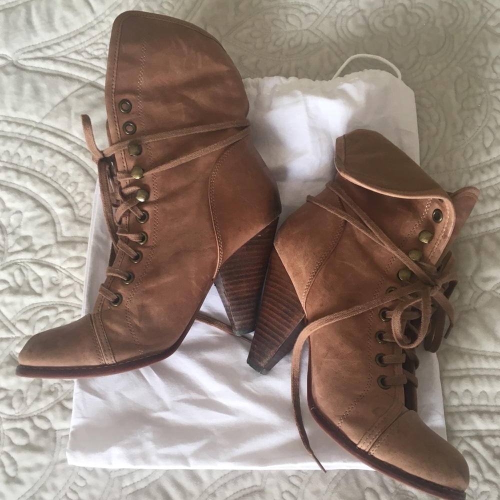 ALDO Sz 38 distressed leather boot